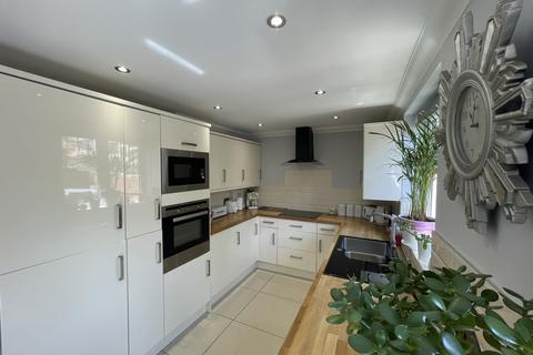 undefined, Avelon Road, Romford RM5