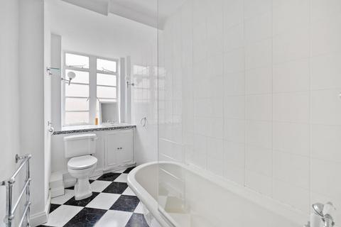 1 bedroom flat for sale, Du Cane Court, Balham High Road, SW17 7JQ