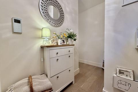 2 bedroom apartment for sale, Furlong Road, Bourne End SL8