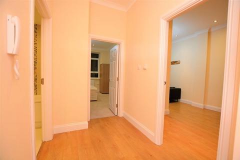 1 bedroom flat for sale, High Street, Slough