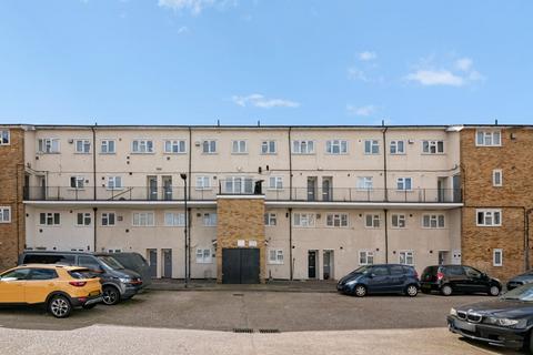2 bedroom flat for sale, Radcliffe Way, Northolt