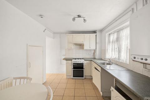 2 bedroom flat for sale, Radcliffe Way, Northolt