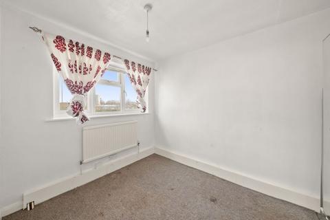 2 bedroom flat for sale, Radcliffe Way, Northolt