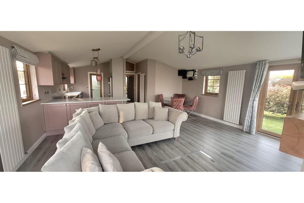 Lounge / Kitchen