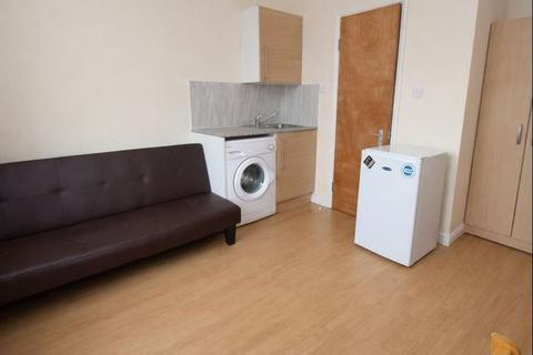 Studio to rent, The Ride, Enfield