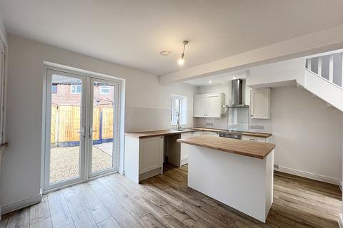 3 bedroom semi-detached house to rent, Trevor Road, Manchester
