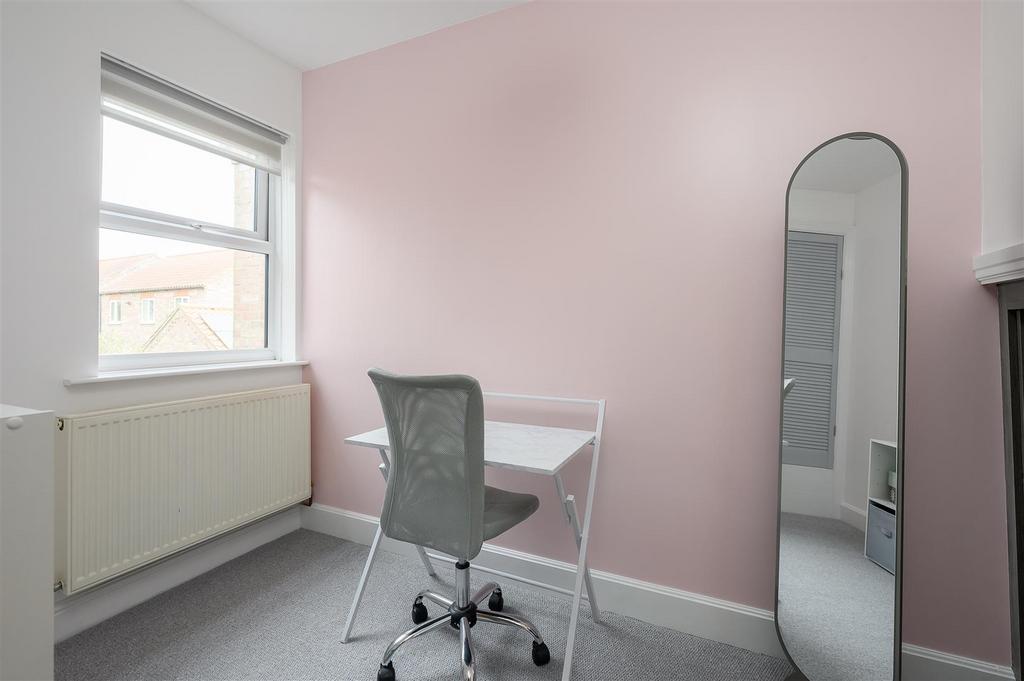 Bedroom 2/Office