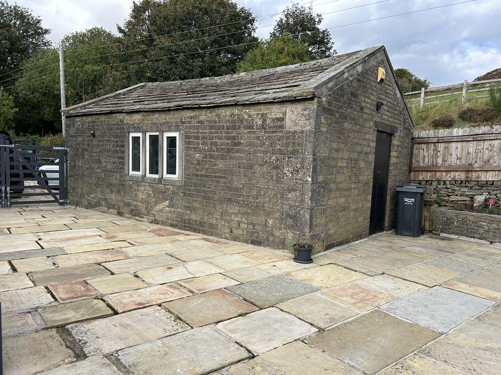 Detached Garage