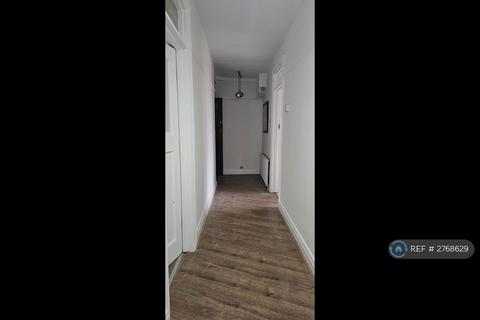 4 bedroom flat to rent, Crescent Court, London, NW11