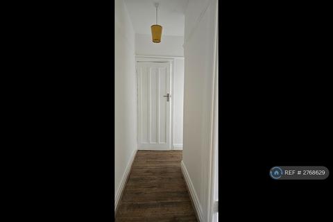 4 bedroom flat to rent, Crescent Court, London, NW11