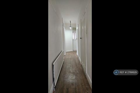 4 bedroom flat to rent, Crescent Court, London, NW11