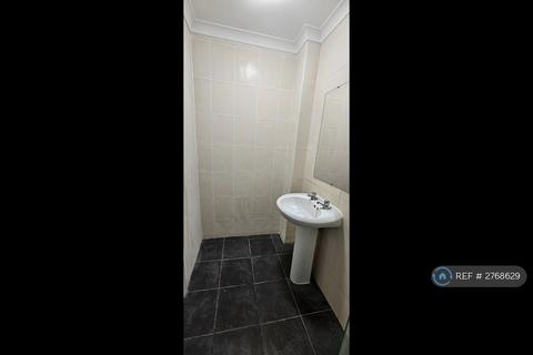 4 bedroom flat to rent, Crescent Court, London, NW11