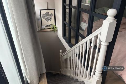 1 bedroom maisonette to rent, Lockington Road, London, SW8