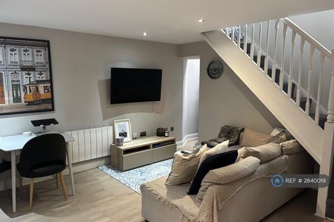 1 bedroom maisonette to rent, Lockington Road, London, SW8