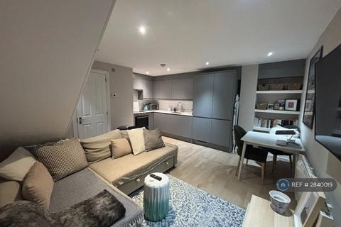 1 bedroom maisonette to rent, Lockington Road, London, SW8