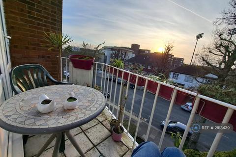2 bedroom flat to rent, Palmeira House, Hove, BN3