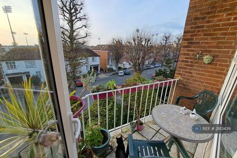 2 bedroom flat to rent, Palmeira House, Hove, BN3