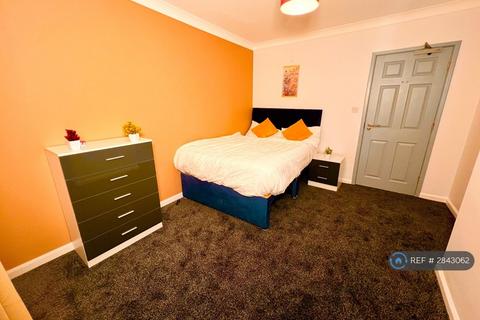 1 bedroom in a house share to rent, Harwich Road, Colchester, CO4