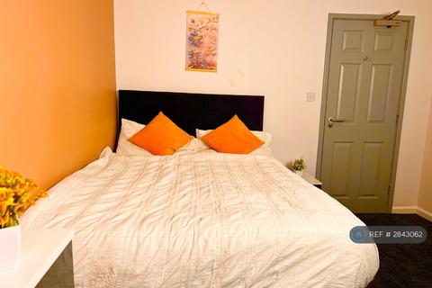 1 bedroom in a house share to rent, Harwich Road, Colchester, CO4