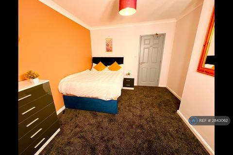 1 bedroom in a house share to rent, Harwich Road, Colchester, CO4