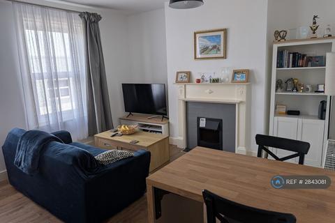 2 bedroom flat to rent, Cavendish Place, Eastbourne, BN21