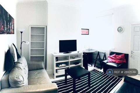 3 bedroom end of terrace house to rent, Enderley Street, Newcastle-Under-Lyme, ST5