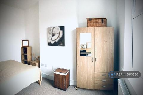 3 bedroom end of terrace house to rent, Enderley Street, Newcastle-Under-Lyme, ST5