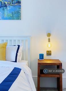 Studio to rent, Welby Street, London, SE5