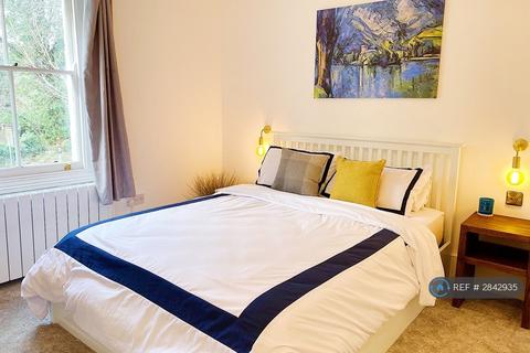 Studio to rent, Welby Street, London, SE5
