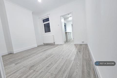 2 bedroom terraced house to rent, Salisbury Road, Grays, RM17