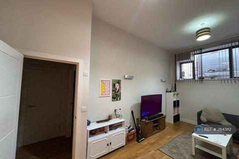1 bedroom flat to rent, Staines Road West, Sunbury-On-Thames, TW16