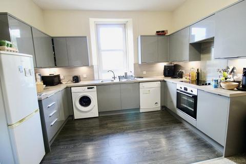 3 bedroom flat to rent, Dunbar Street, First Floor Flat, AB24