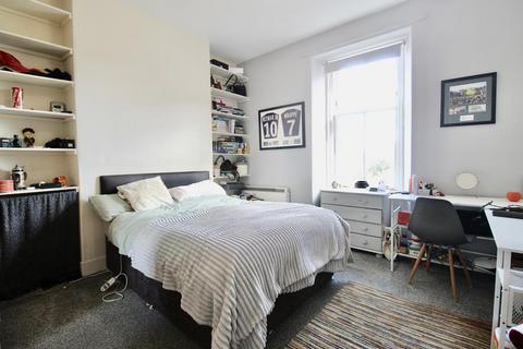3 bedroom flat to rent, Dunbar Street, First Floor Flat, AB24