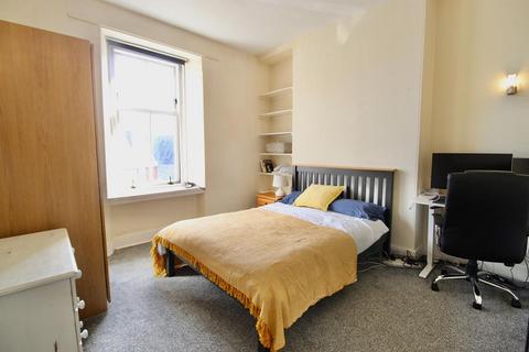 3 bedroom flat to rent, Dunbar Street, First Floor Flat, AB24