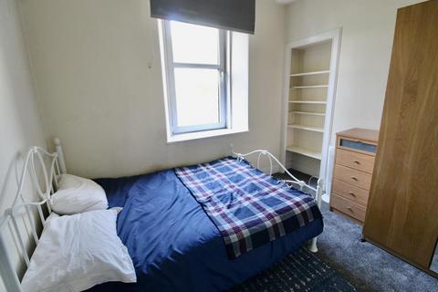 3 bedroom flat to rent, Dunbar Street, First Floor Flat, AB24