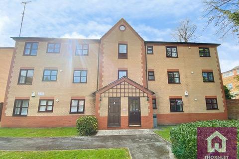 2 bedroom flat to rent, Raleigh Close, Manchester, Greater Manchester, M20