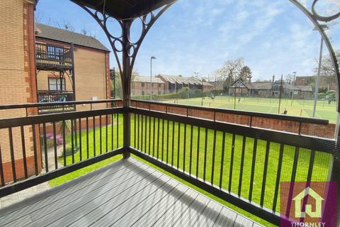 2 bedroom flat to rent, Raleigh Close, Manchester, Greater Manchester, M20
