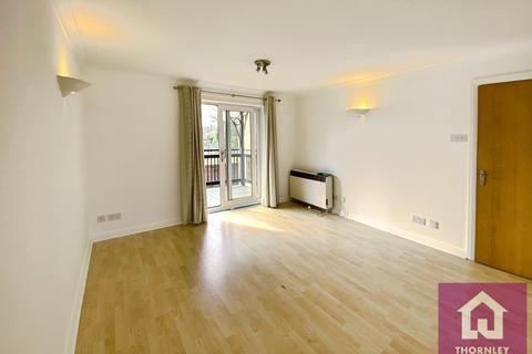 2 bedroom flat to rent, Raleigh Close, Manchester, Greater Manchester, M20