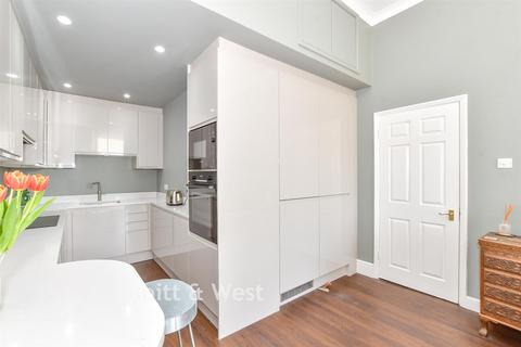 2 bedroom apartment for sale, Carlton Court, Southsea PO5
