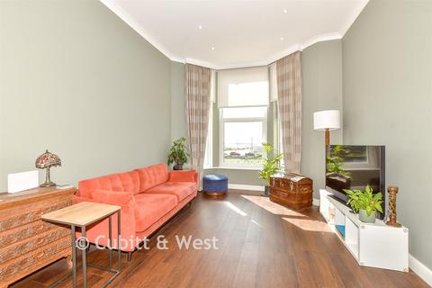 2 bedroom apartment for sale, Carlton Court, Southsea PO5