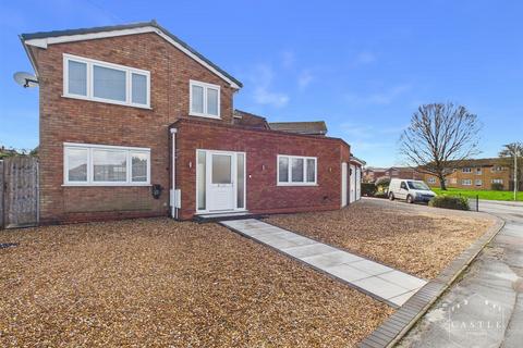 4 bedroom detached house for sale, Tilton Road, Burbage, Hinckley