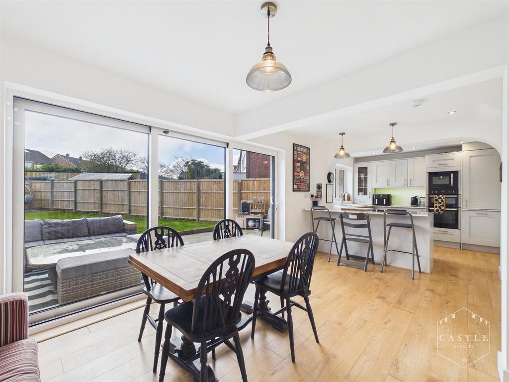 Dining kitchen