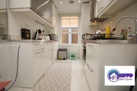 1 bedroom in a flat share to rent, London W2