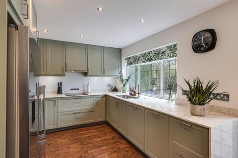 undefined, Arundel Avenue, South Croydon, Surrey, CR2 8BH