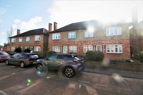 2 bedroom maisonette for sale, Chalforde Gardens, Romford, romford