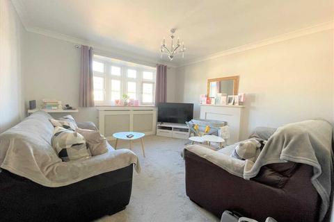 2 bedroom maisonette for sale, Chalforde Gardens, Romford, romford