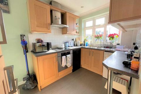 2 bedroom maisonette for sale, Chalforde Gardens, Romford, romford