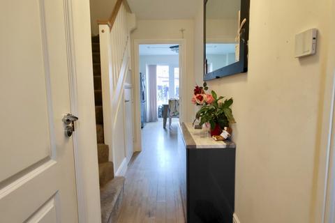 4 bedroom semi-detached house to rent, Villaret Close, Rochester ME2
