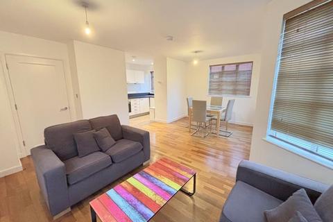 3 bedroom flat to rent, Uxbridge Road, Ealing