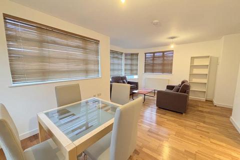 3 bedroom flat to rent, Uxbridge Road, Ealing
